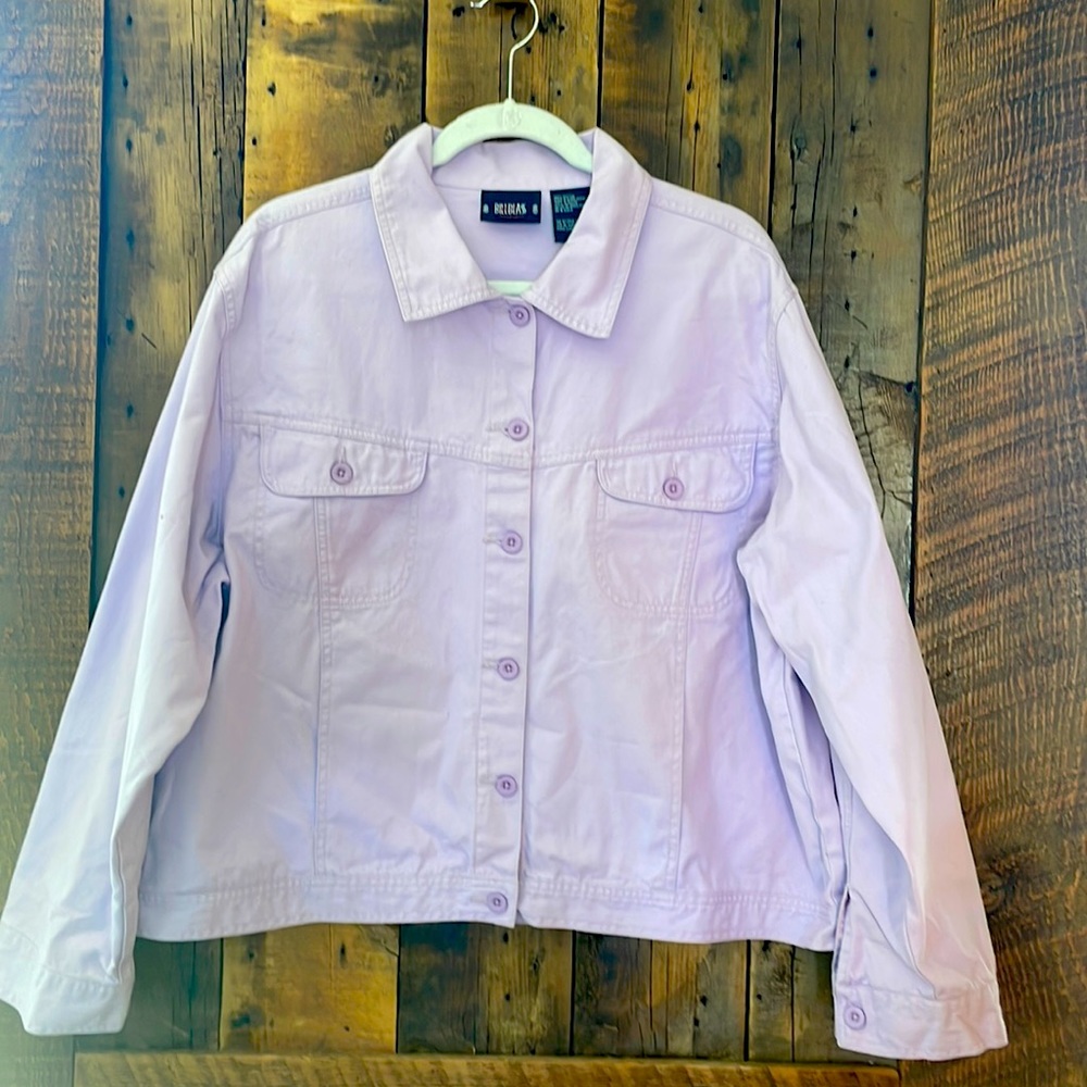 Women’s, light weight jacket, snap buttons